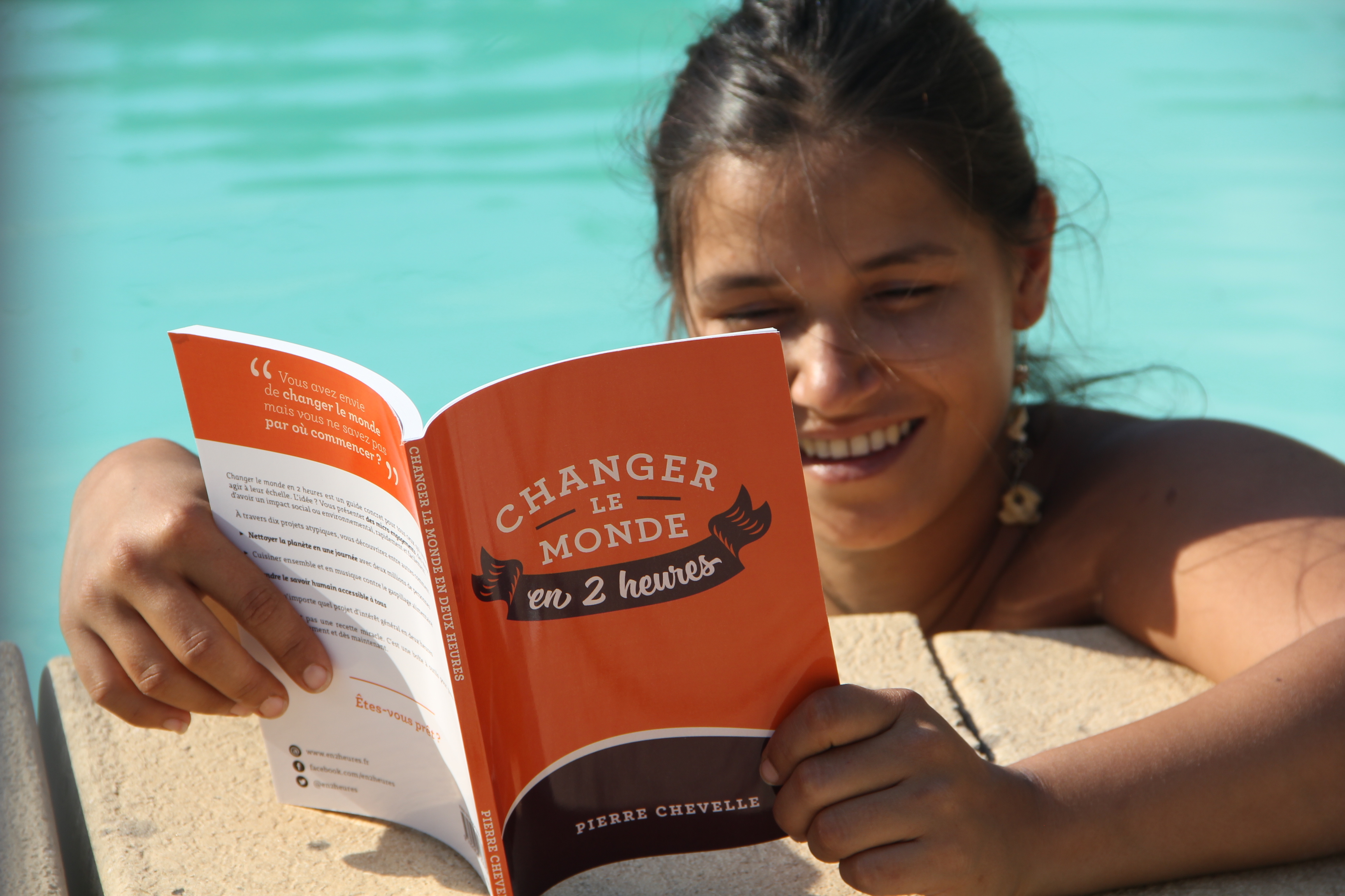 Lectrice changer le monde en 2 heures piscine
